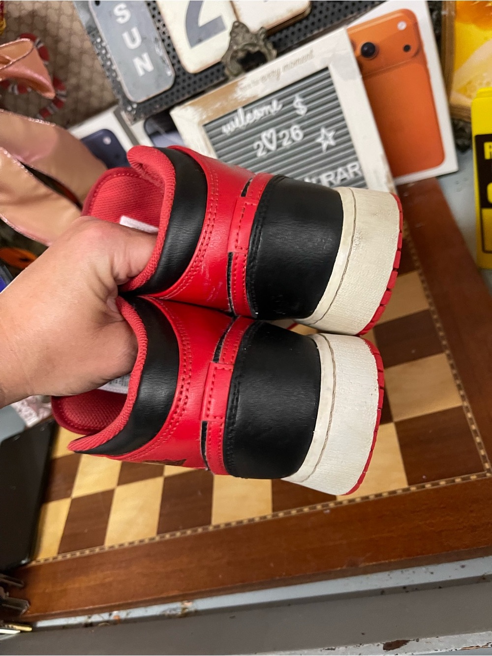 DQ8423-060.   Jordan 1 Mid
Alternate Bred (2022) (GS) - Picture 4 of 9